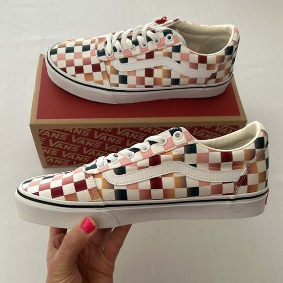 (NWT) Vans Ward Women’s Checkered Shoe - Picture 10 of 16